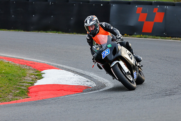 IH_NG_Cadwell Park_120425_012098
