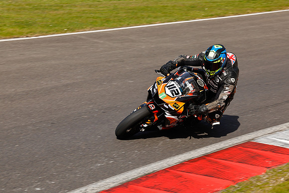 IH_NG_Cadwell Park_110425_002017