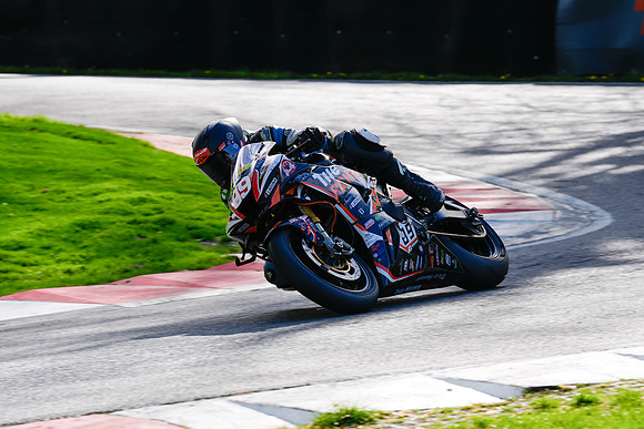 IH_NG_Cadwell Park_10207