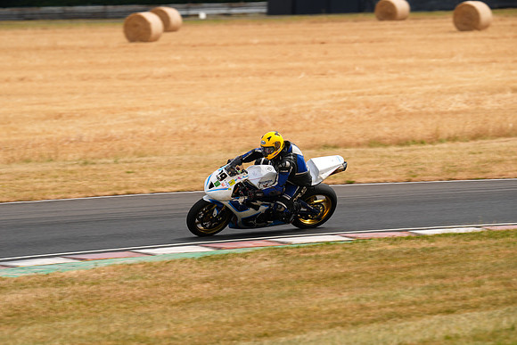 IH_NGRRC_Castle Combe_75122