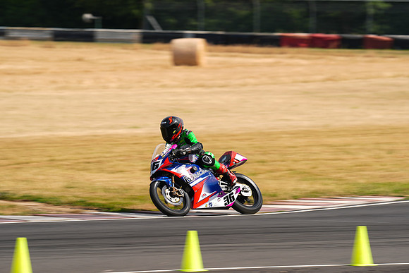 IH_NGRRC_Castle Combe_75993
