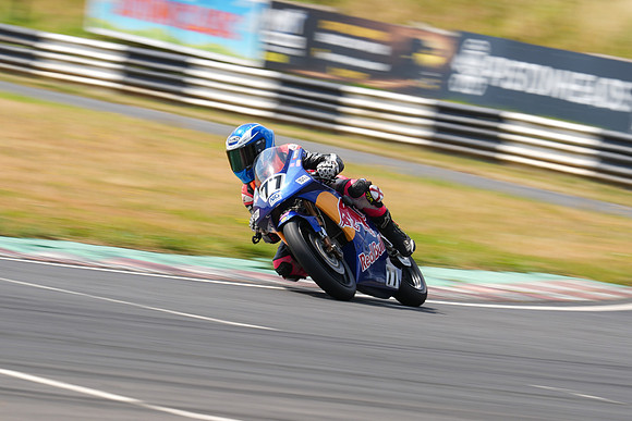 IH_NGRRC_Castle Combe_74074