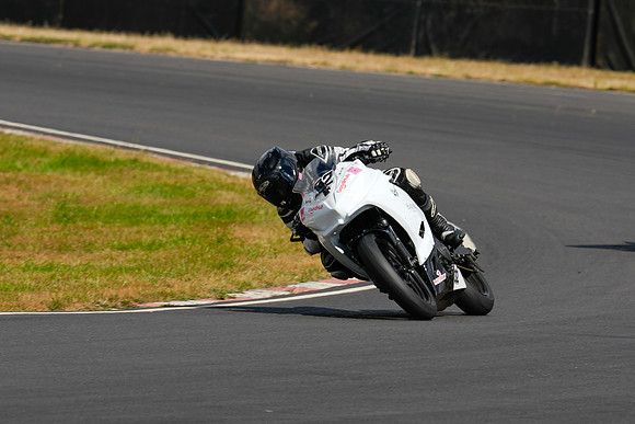 IH_NGRRC_Castle Combe_77025
