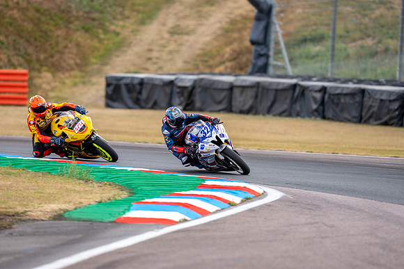 IH_NGRRC_Thruxton_100111