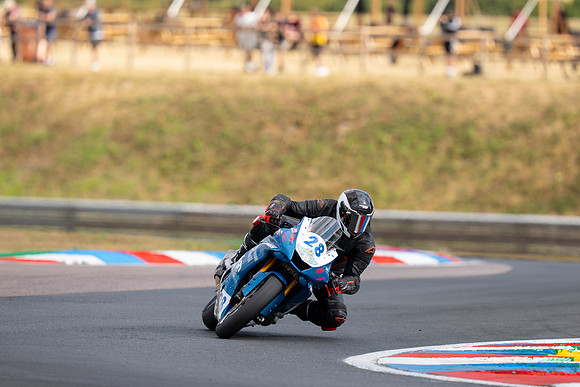 IH_NGRRC_Thruxton_100505