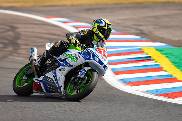 IH_NGRRC_Thruxton_100411