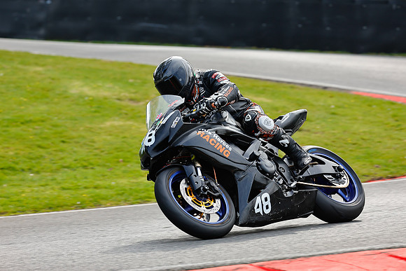 IH_NG_Cadwell Park_120425_011110