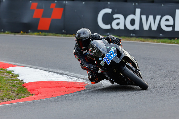 IH_NG_Cadwell Park_120425_012133