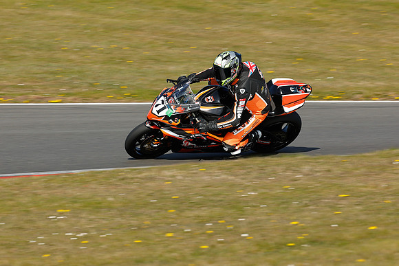 IH_NG_Cadwell Park_110425_004159
