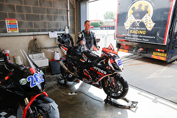 IH_NG_Donington Park_141602