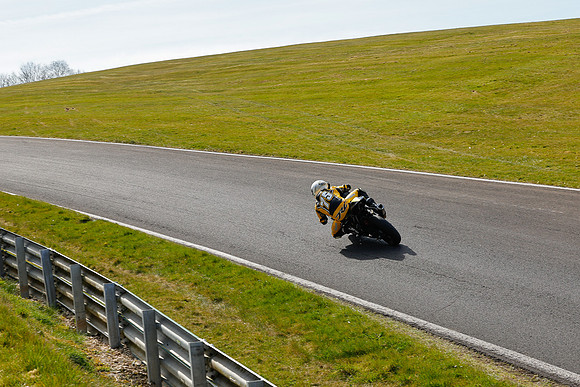 1-IH_NG_Cadwell Park_110425_003292