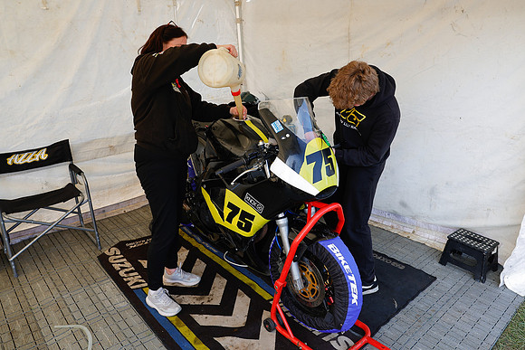 1-IH_NG_Cadwell Park_110425_001715