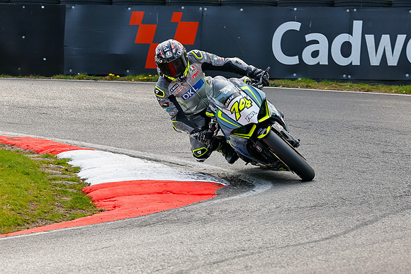IH_NG_Cadwell Park_120425_010342