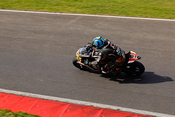 IH_NG_Cadwell Park_110425_001753