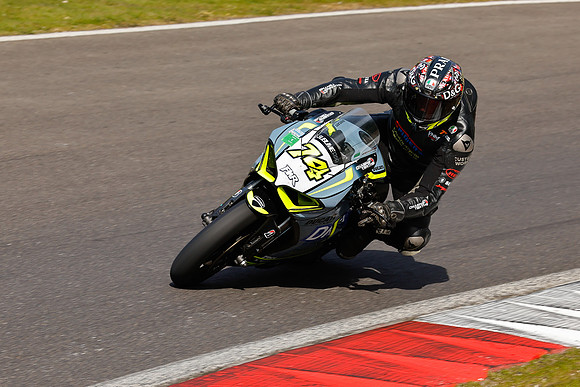 IH_NG_Cadwell Park_110425_002273