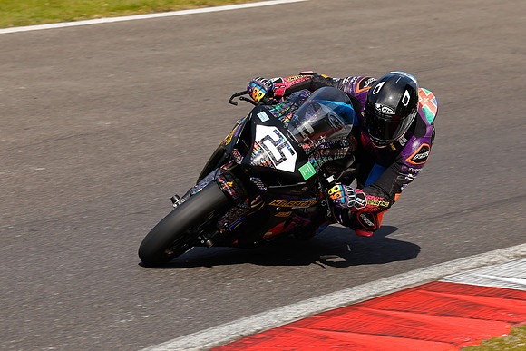 IH_NG_Cadwell Park_110425_002365