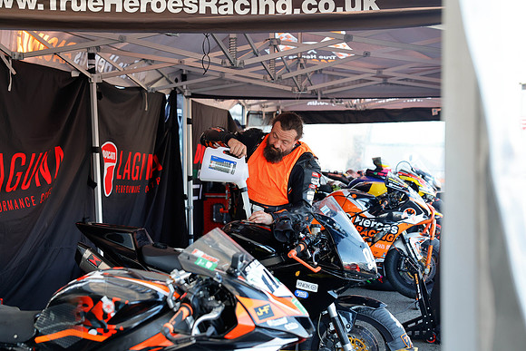 IH_NG_Cadwell Park_120425_012289